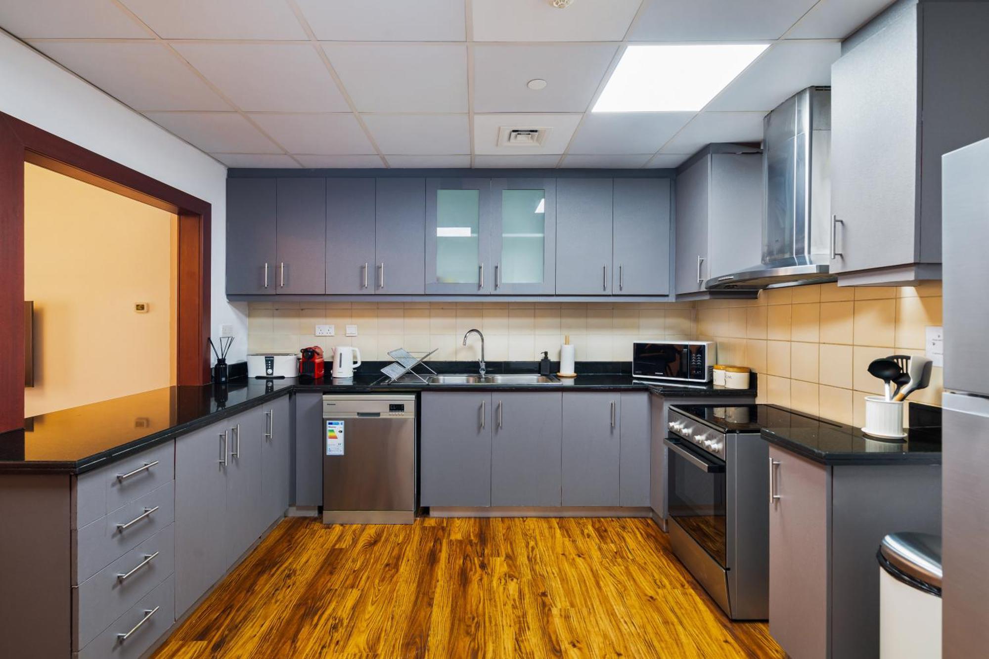 Specious 5br Maid On Jbr Prime Location! Walk To The Mall, Dining & Entertainment - By Sunkissed Homes * Дубай