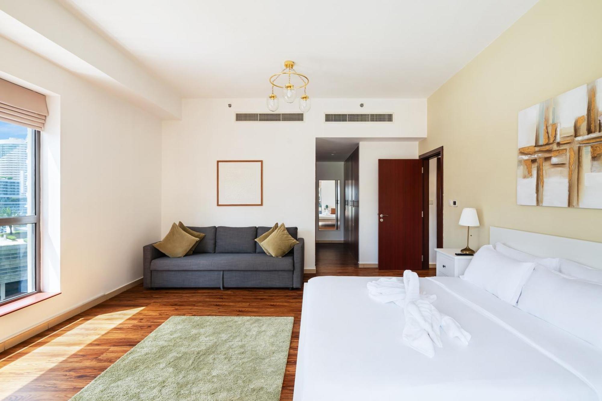 Prime Location! Spacious 5bedroom Maidroom On Jbr Near Metro ,walk To The Mall, Dining & Entertainment - By Sunkissed Homes
