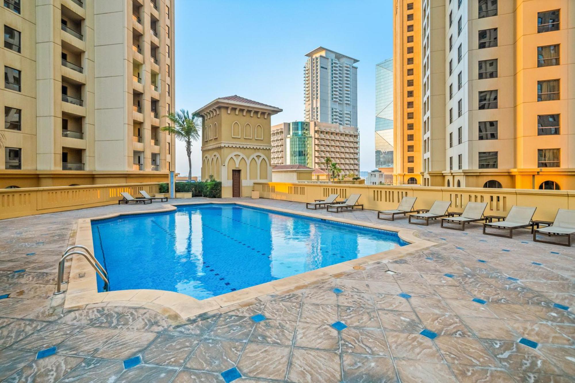 Prime Location! Spacious 5bedroom Maidroom On Jbr Near Metro ,walk To The Mall, Dining & Entertainment - By Sunkissed Homes