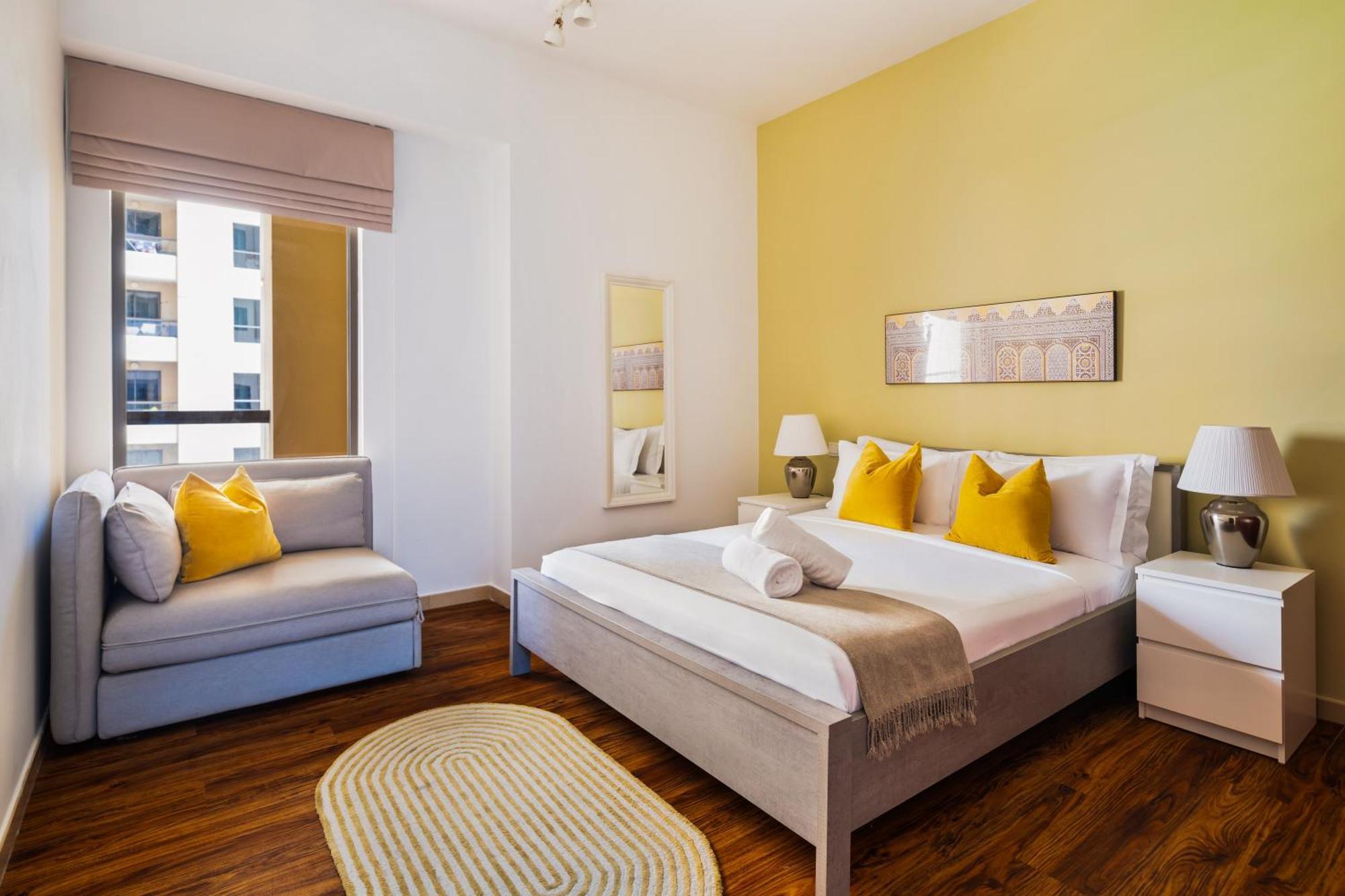 Prime Location! Spacious 5bedroom Maidroom On Jbr Near Metro ,walk To The Mall, Dining & Entertainment - By Sunkissed Homes *